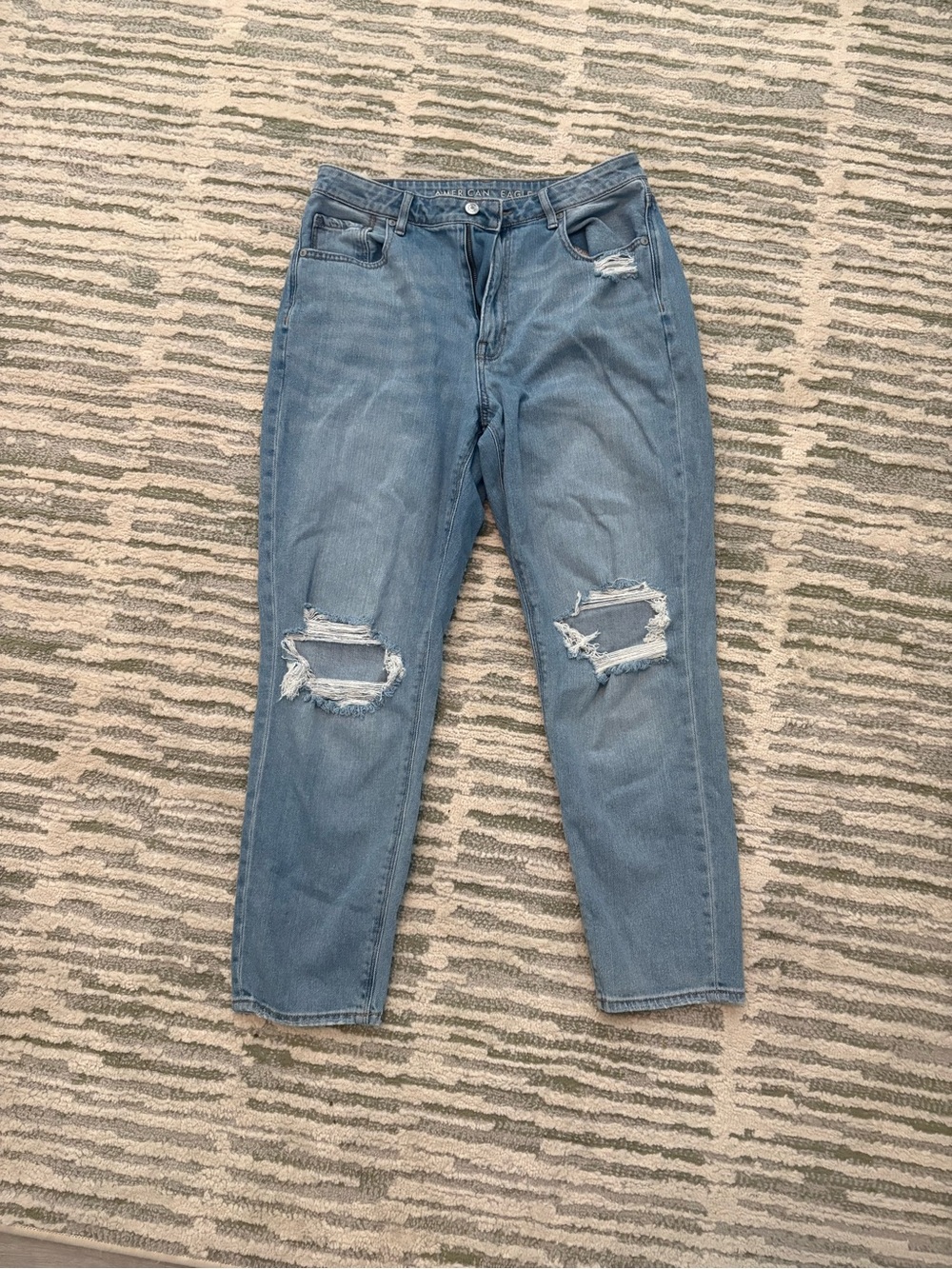American Eagle Outfitters Light Blue Ripped Boyfriend Jeans